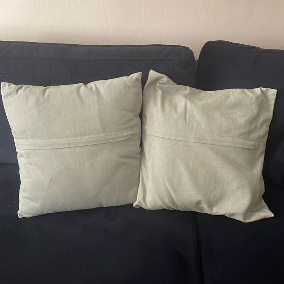Pair of Olive green linen decorative square pillows with removable pillow cover - Picture 4 of 9